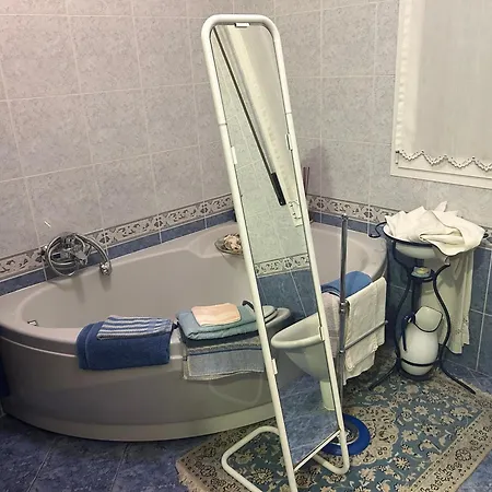 Centro 4 Persone In Matrimoniale, Piazza E Mezzo E Un Singolo Con Parcheggio Privato Gratuito (adults Only) Semesterbostad